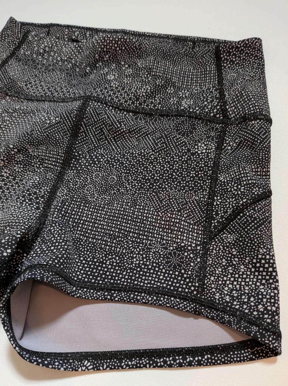 Lululemon In Movement Shorts 💎 RARE 💎 - Picture 3 of 11